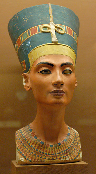 Queen Nefertiti bus from the Berlin museum